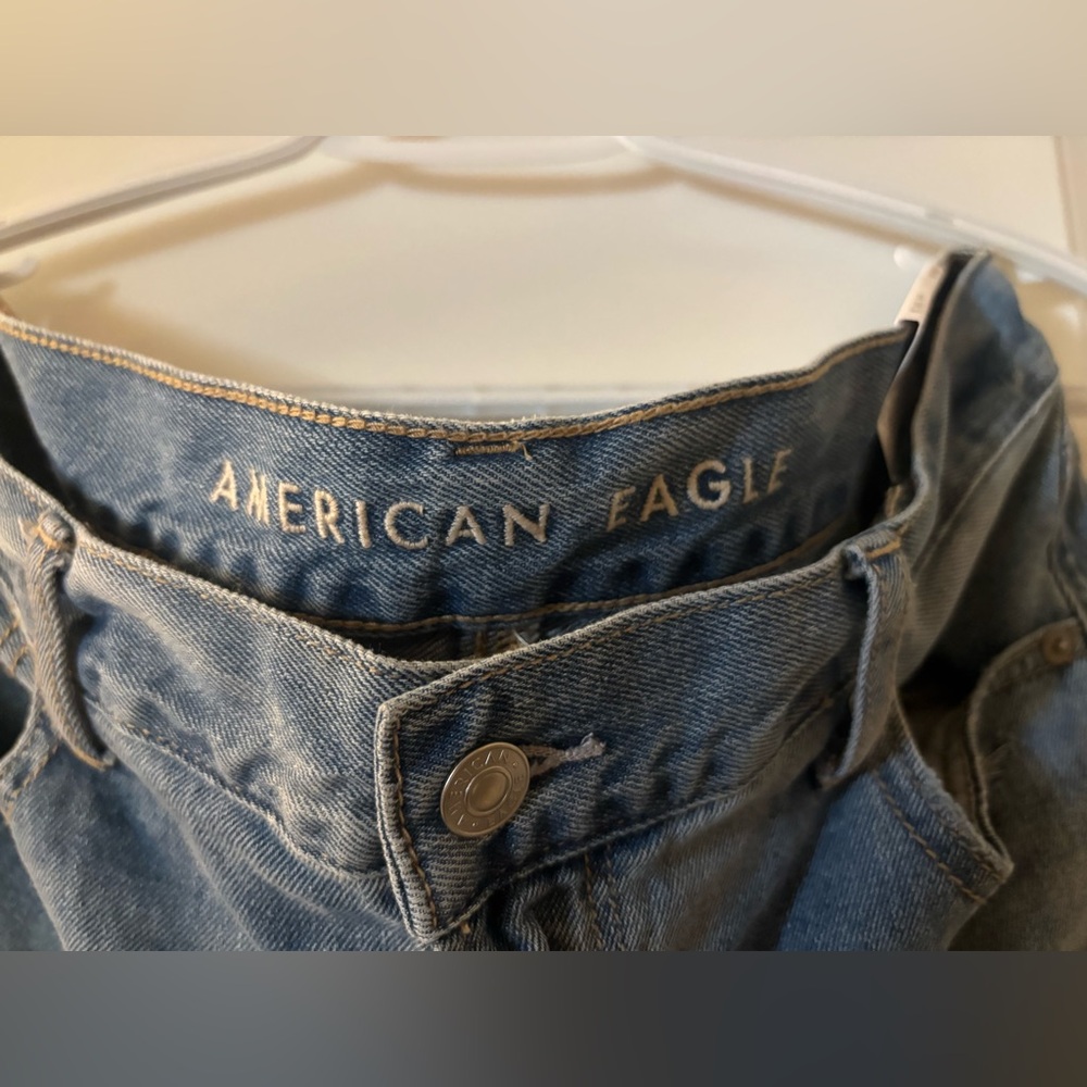2/$50 American Eagle Outfitters Women's Blue Mom Jeans Distressed